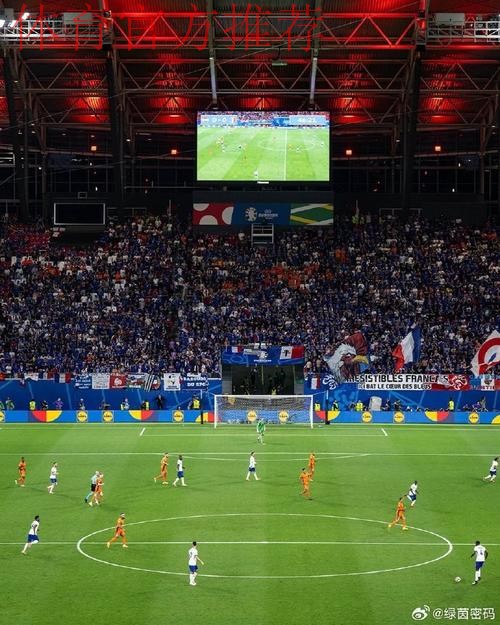 球迷大饱眼福 荷兰队签协议战国足必派主力应战