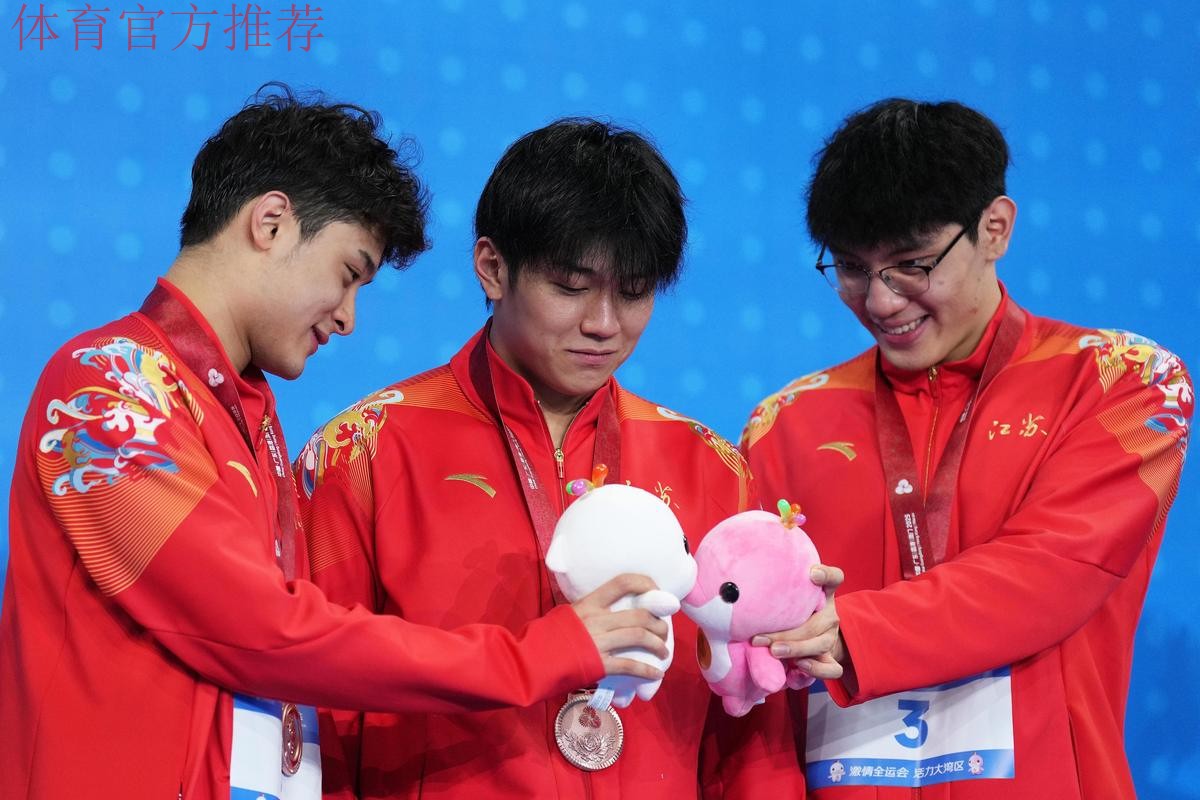 湖北队夺得男子4X100米混合泳接力冠军