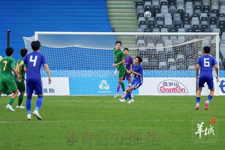 中国U-18男足国家队观看励志影片 中国U-18男足国家队观看励志影片